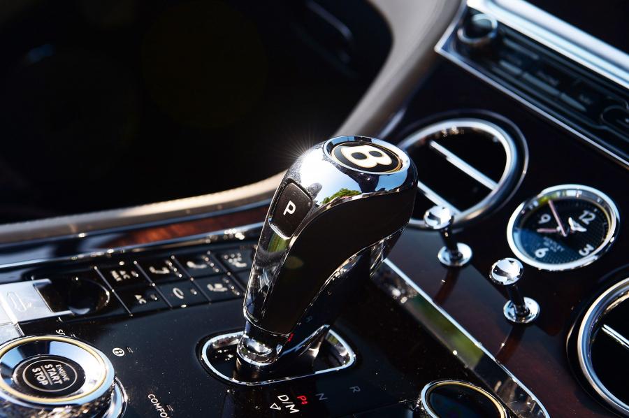 Детали интерьера Bentley Continental GT Convertible First Edition 2019 года  (UK) (фото 15 из 22)